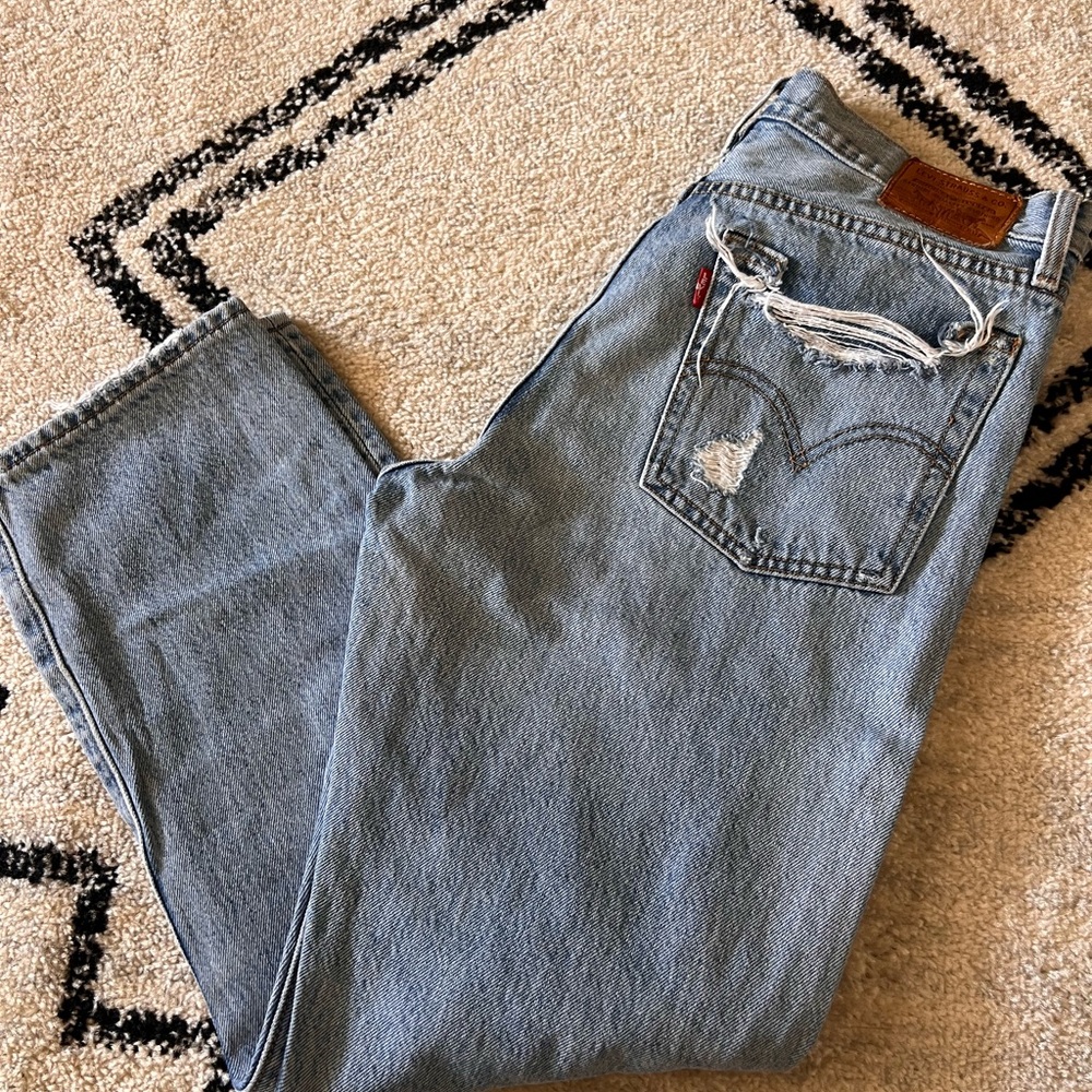 Levi's Women's Light Blue Straight Leg Jeans